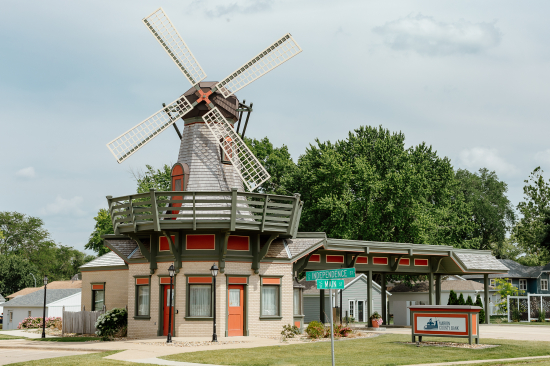 Pella Windmill Bank